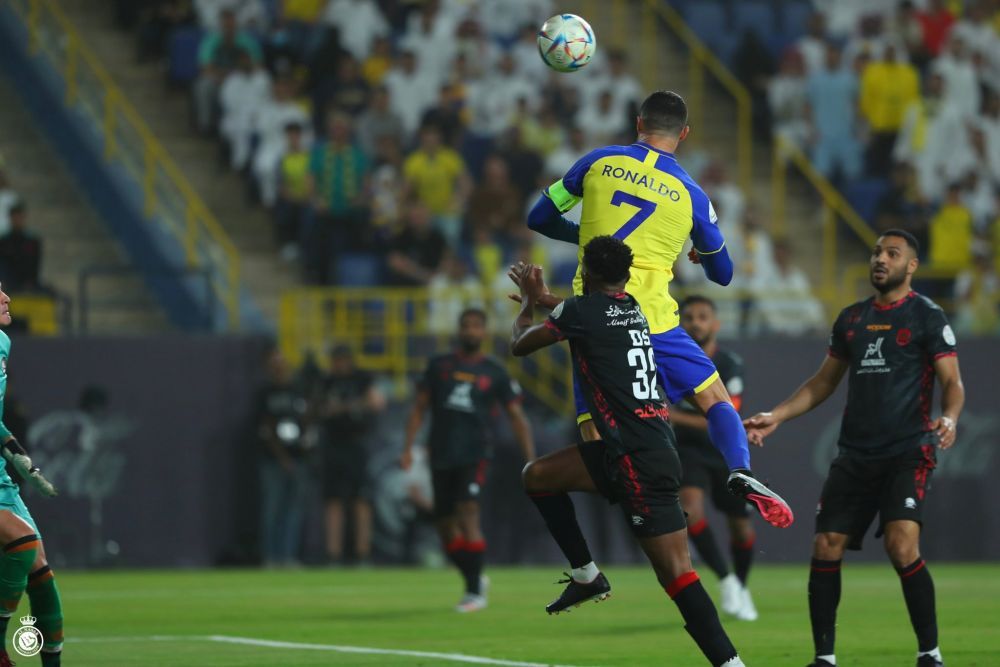 Cristiano Ronaldo i-a oferit tricoul său lui Marius Șumudică_13