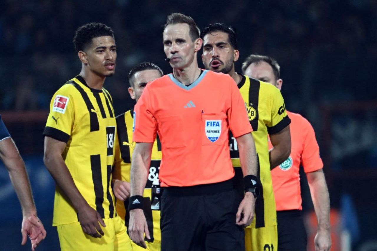 La ei se poate! Arbitrul de la meciul Borussia - Bochum a recunoscut public că a făcut o eroare gravă_2