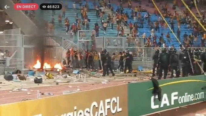 Fotbal de lumea a treia?! Violențe fără margini la un meci de Liga Campionilor. Meciul, &icirc;ntrerupt 30 de minute