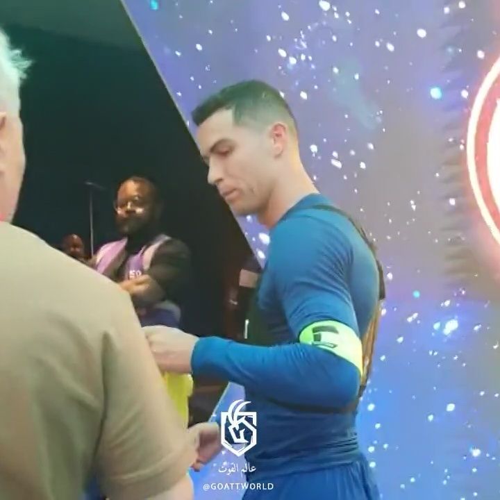 Presa din Portugalia dezvăluie ce i-a spus Cristiano Ronaldo lui Marius Șumudică după ce i-a oferit tricoul_3