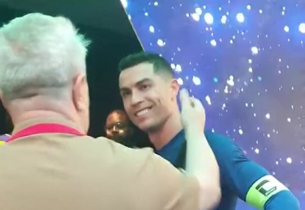Presa din Portugalia dezvăluie ce i-a spus Cristiano Ronaldo lui Marius Șumudică după ce i-a oferit tricoul_14