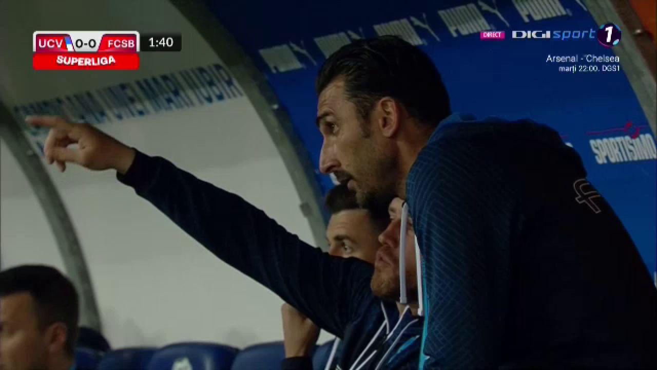 Cine e antrenorul principal la FCSB? Cum au fost surprinși Mihai Pintilii și Elias Charalambous în startul meciului cu Craiova _1