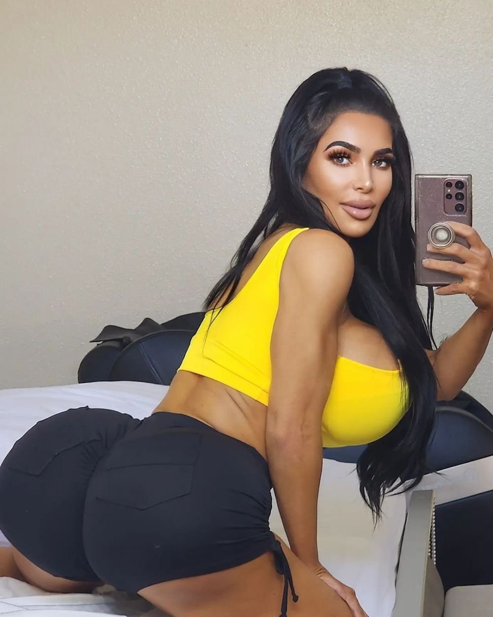 A cheltuit 40.000 de dolari pentru a arăta precum Kim Kardashian dar a murit subit pe patul de spital după o operație eșuată _37