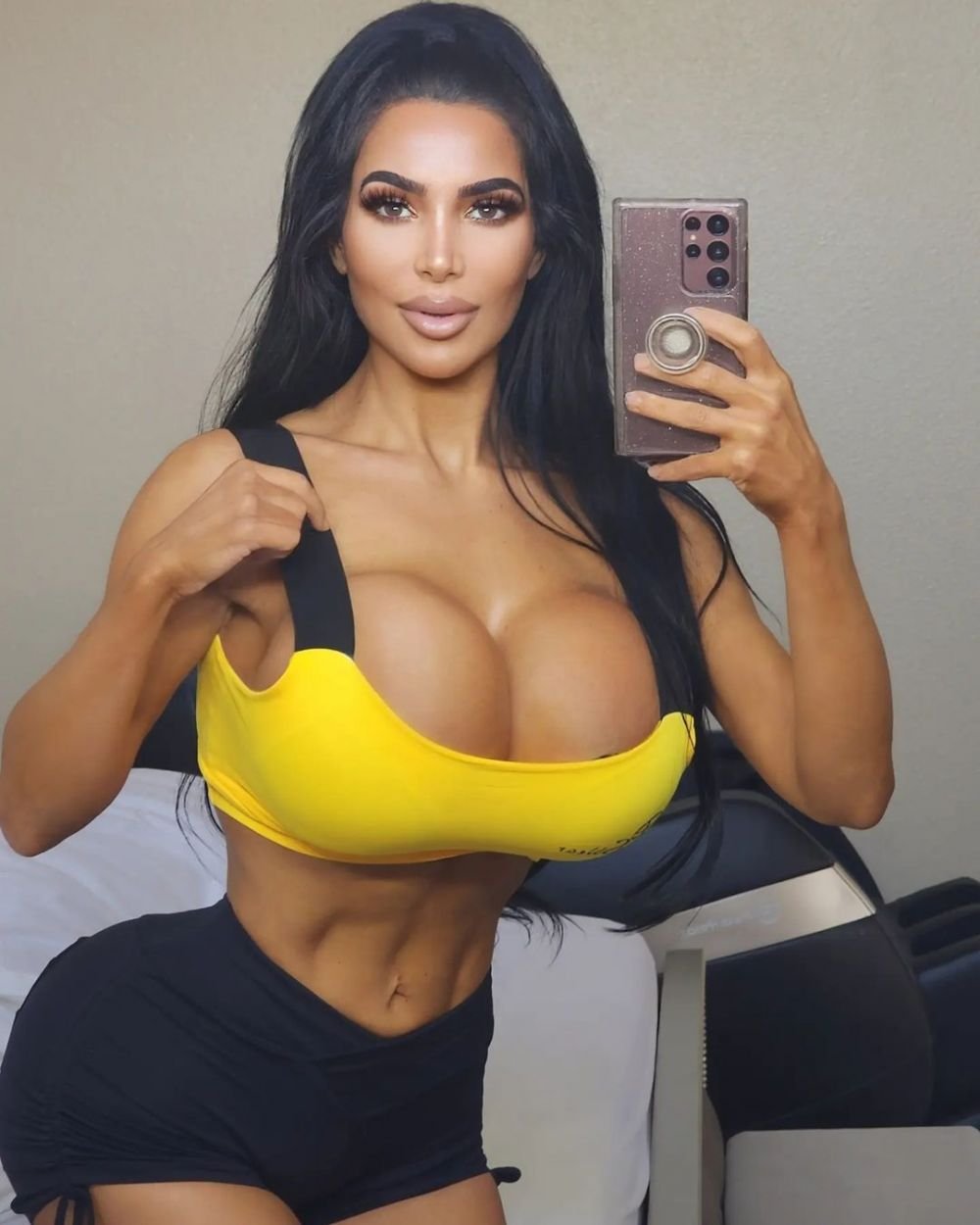 A cheltuit 40.000 de dolari pentru a arăta precum Kim Kardashian dar a murit subit pe patul de spital după o operație eșuată _38