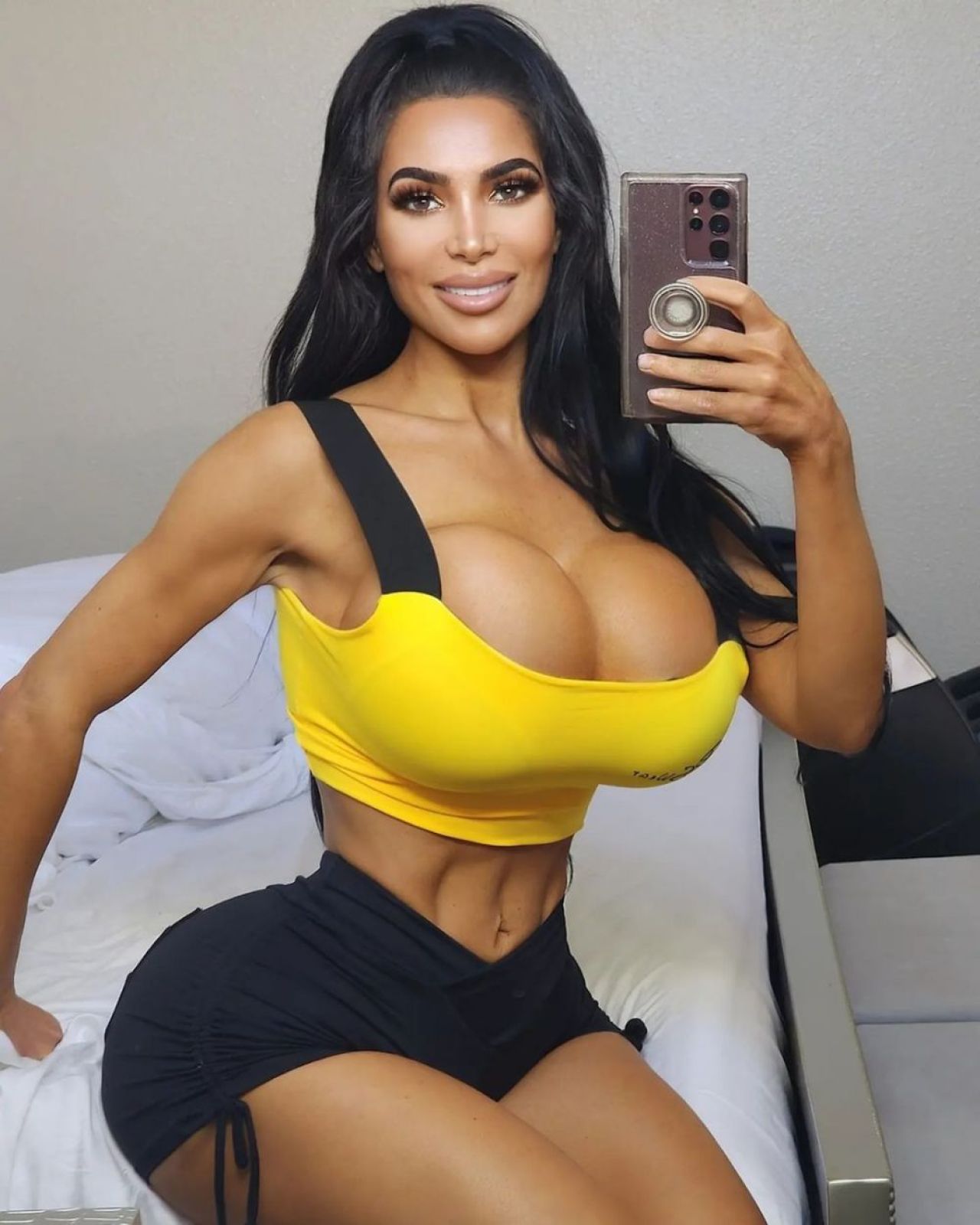 A cheltuit 40.000 de dolari pentru a arăta precum Kim Kardashian dar a murit subit pe patul de spital după o operație eșuată _39