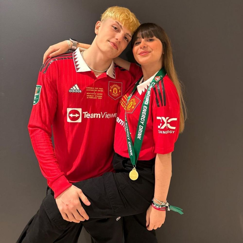 „Unde începe viața și dragostea nu se termină niciodată!” Starul de 18 ani al lui United a anunțat că devine tată după ce a semnat prelungirea _11