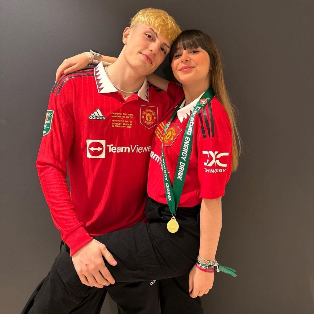 „Unde începe viața și dragostea nu se termină niciodată!” Starul de 18 ani al lui United a anunțat că devine tată după ce a semnat prelungirea _11