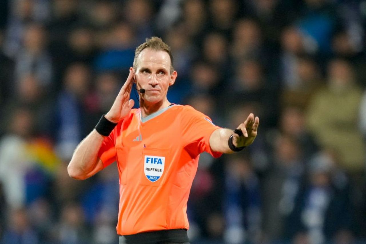 Arbitrul care și-a recunoscut greșeala din meciul lui Dortmund a ajuns sub protecția poliției. Detalii incredibile_1