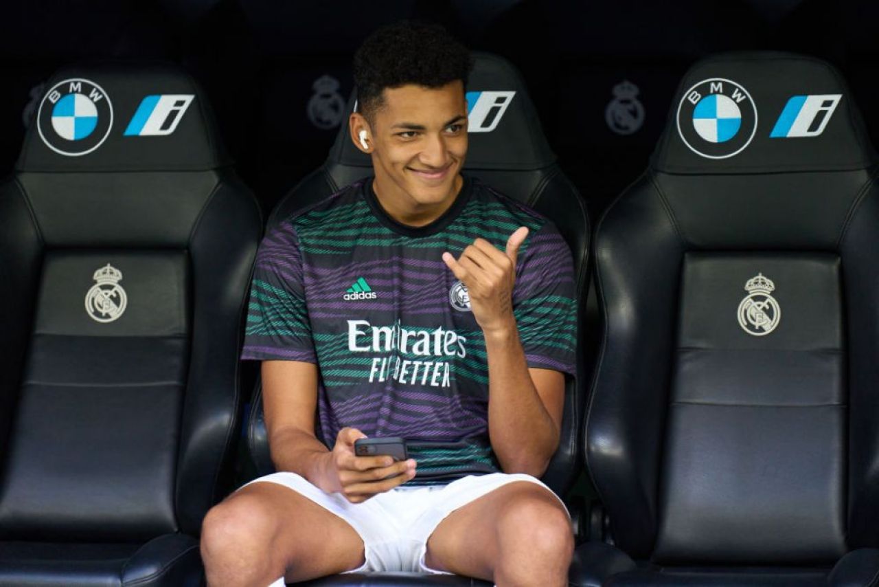Pariul lui Florentino Perez pentru înlocuirea lui Karim Benzema. Are 18 ani și este considerat viitorul star al galactcilor_6