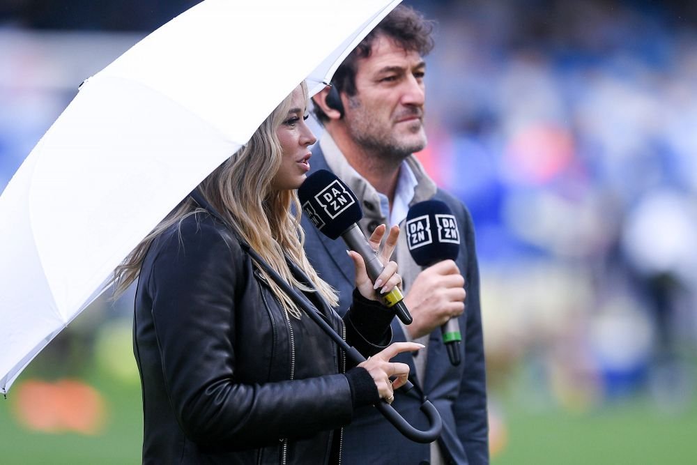 „Cea mai sexy mămică!” Diletta Leotta, apariție incendiară la centrul terenului în Napoli - Salernitana! Fanii s-au revoltat când au văzut-o cum s-a îmbrăcat _9