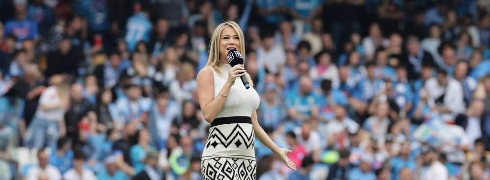 „Cea mai sexy mămică!” Diletta Leotta, apariție incendiară la centrul terenului în Napoli - Salernitana! Fanii s-au revoltat când au văzut-o cum s-a îmbrăcat _37