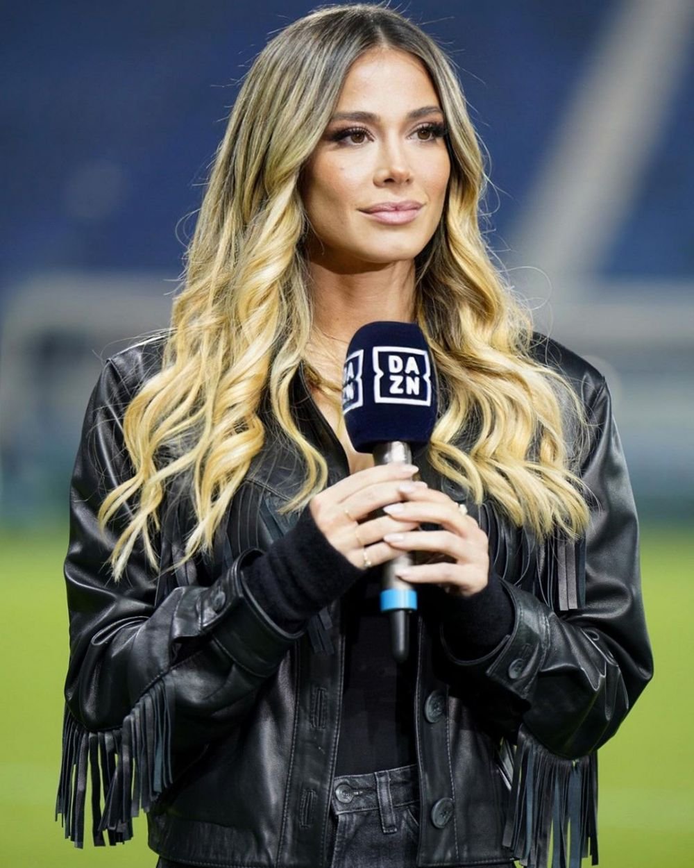 „Cea mai sexy mămică!” Diletta Leotta, apariție incendiară la centrul terenului în Napoli - Salernitana! Fanii s-au revoltat când au văzut-o cum s-a îmbrăcat _76