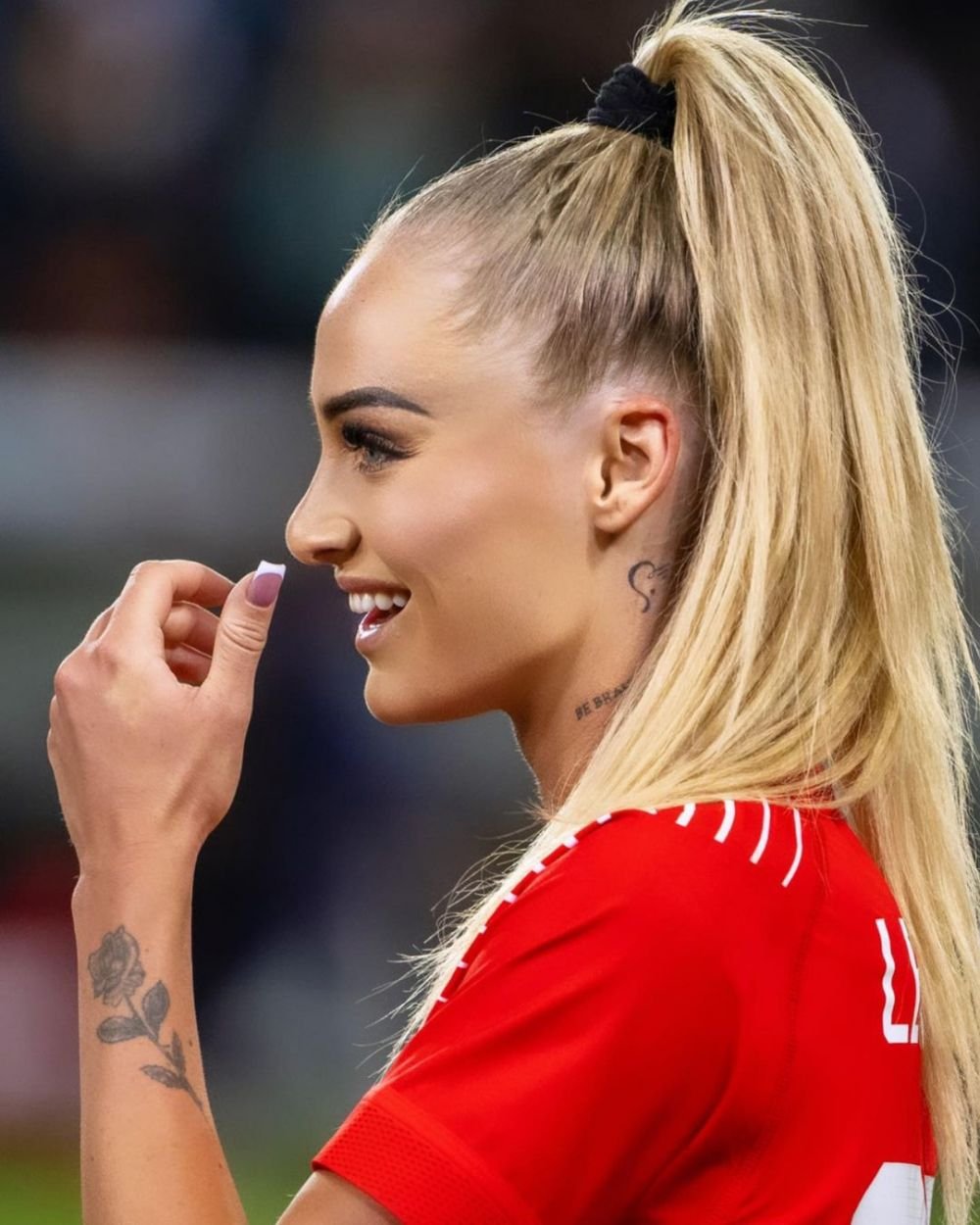 Cea mai sexy fotbalistă din lume, salvată de Marcus Rashford în club! Ce a făcut starul lui United pentru Alisha Lehmann după ce mai mulți bărbați au abordat-o _11