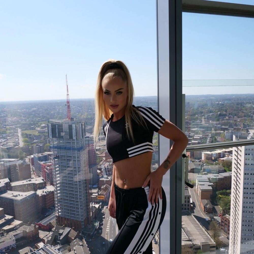 Cea mai sexy fotbalistă din lume, salvată de Marcus Rashford în club! Ce a făcut starul lui United pentru Alisha Lehmann după ce mai mulți bărbați au abordat-o _15