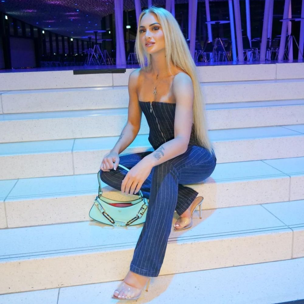 Cea mai sexy fotbalistă din lume, salvată de Marcus Rashford în club! Ce a făcut starul lui United pentru Alisha Lehmann după ce mai mulți bărbați au abordat-o _24