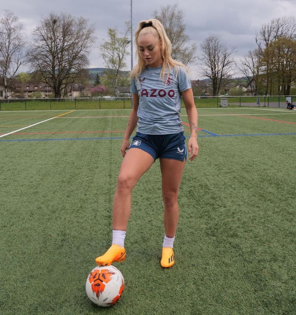 Cea mai sexy fotbalistă din lume, salvată de Marcus Rashford în club! Ce a făcut starul lui United pentru Alisha Lehmann după ce mai mulți bărbați au abordat-o _29