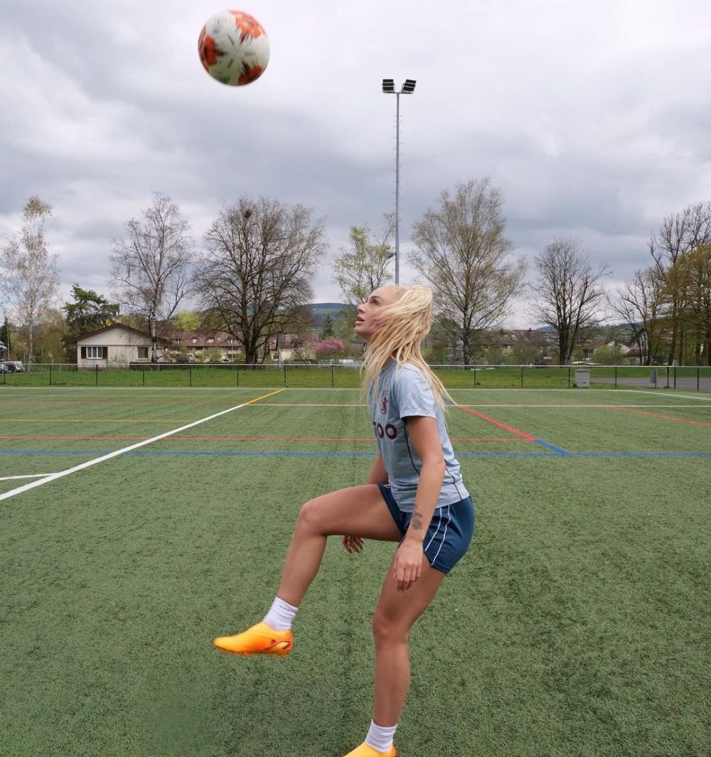 Cea mai sexy fotbalistă din lume, salvată de Marcus Rashford în club! Ce a făcut starul lui United pentru Alisha Lehmann după ce mai mulți bărbați au abordat-o _36