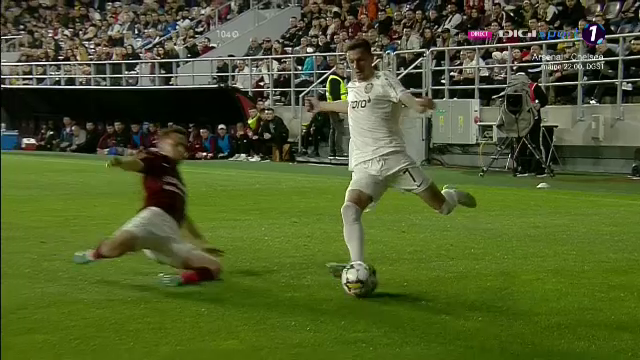 Nu s-a învățat minte! Răzvan Onea, intrare brutală în Rapid - CFR_4