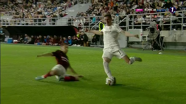 Nu s-a învățat minte! Răzvan Onea, intrare brutală în Rapid - CFR_5