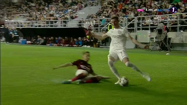 Nu s-a învățat minte! Răzvan Onea, intrare brutală în Rapid - CFR_6