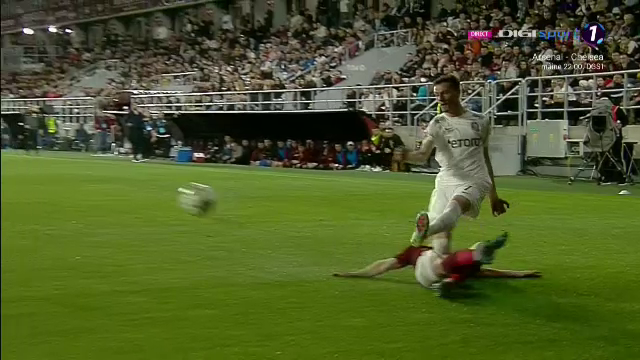 Nu s-a învățat minte! Răzvan Onea, intrare brutală în Rapid - CFR_8