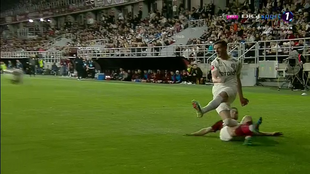 Nu s-a învățat minte! Răzvan Onea, intrare brutală în Rapid - CFR_9