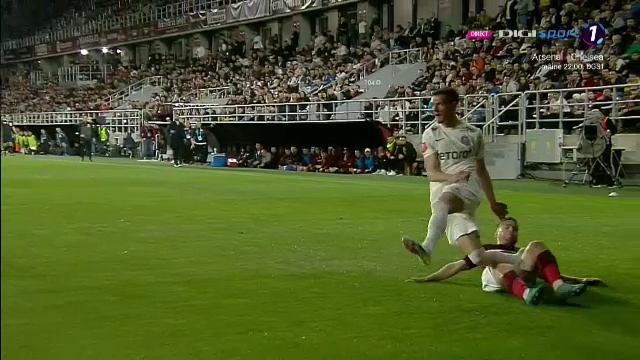 Nu s-a învățat minte! Răzvan Onea, intrare brutală în Rapid - CFR_10