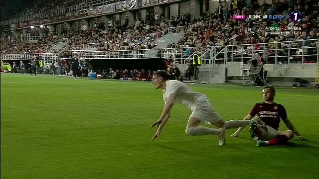 Nu s-a învățat minte! Răzvan Onea, intrare brutală în Rapid - CFR_14