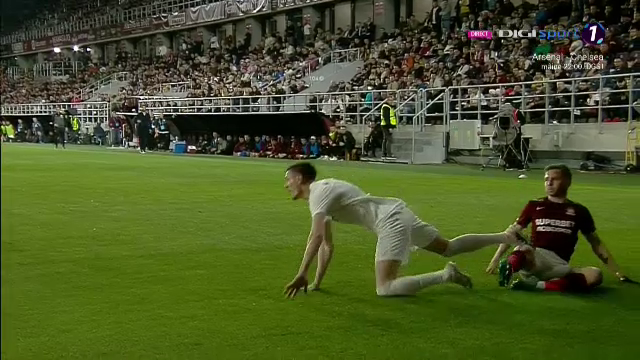 Nu s-a învățat minte! Răzvan Onea, intrare brutală în Rapid - CFR_15