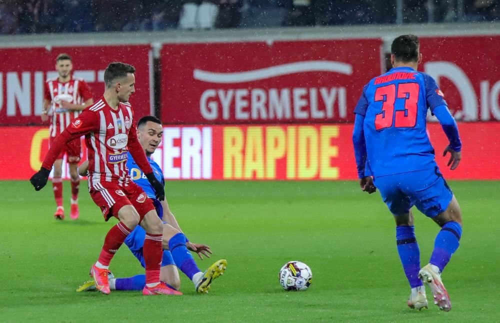 CFR Cluj și Craiova se bat pentru vedeta unui club din play-off! Internaționalul român mai este curtat de cluburi din străinătate_2