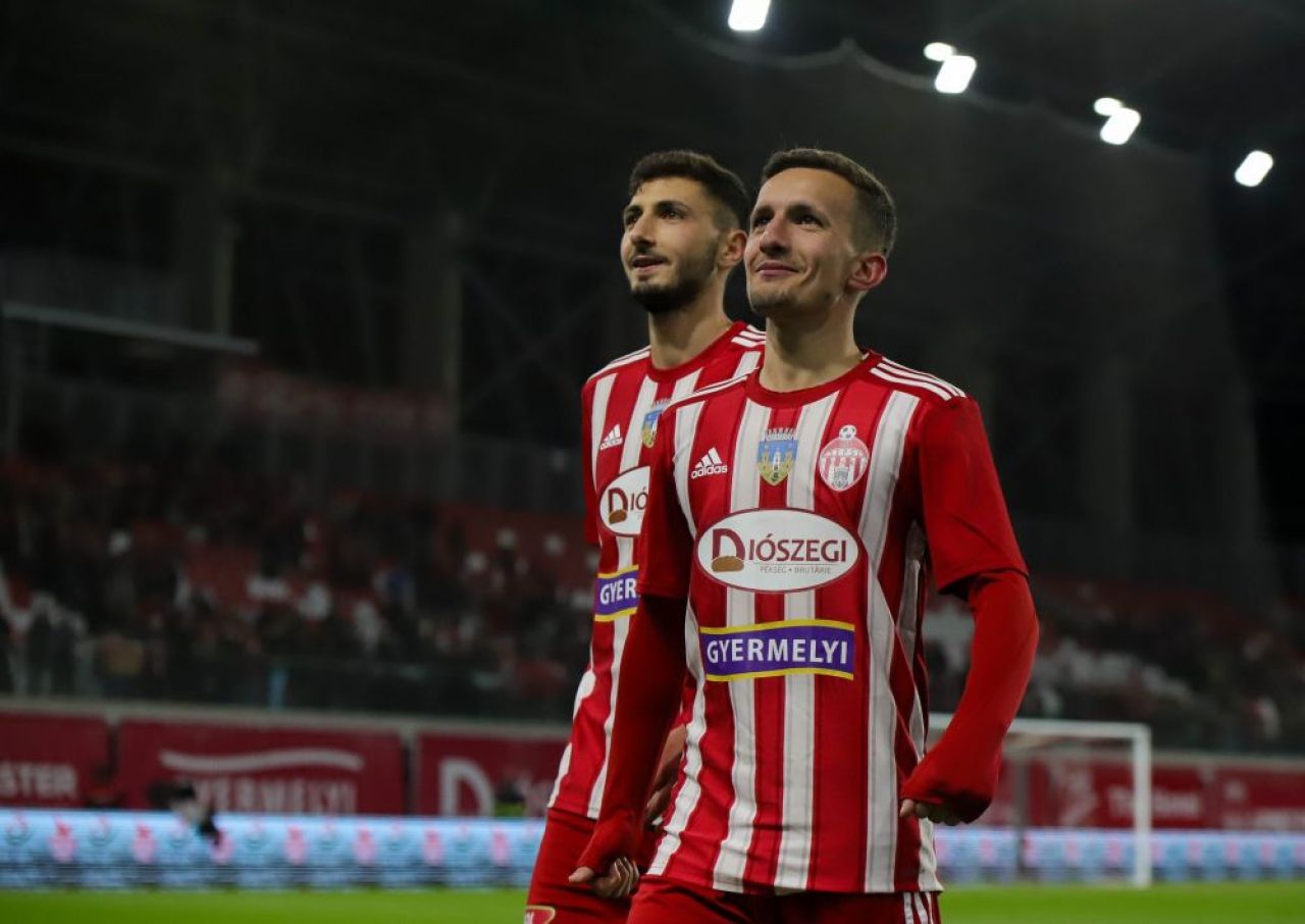 CFR Cluj și Craiova se bat pentru vedeta unui club din play-off! Internaționalul român mai este curtat de cluburi din străinătate_7