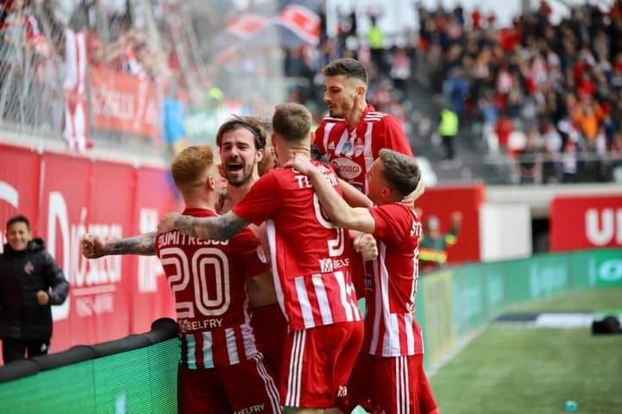 CFR Cluj și Craiova se bat pentru vedeta unui club din play-off! Internaționalul român mai este curtat de cluburi din străinătate_9