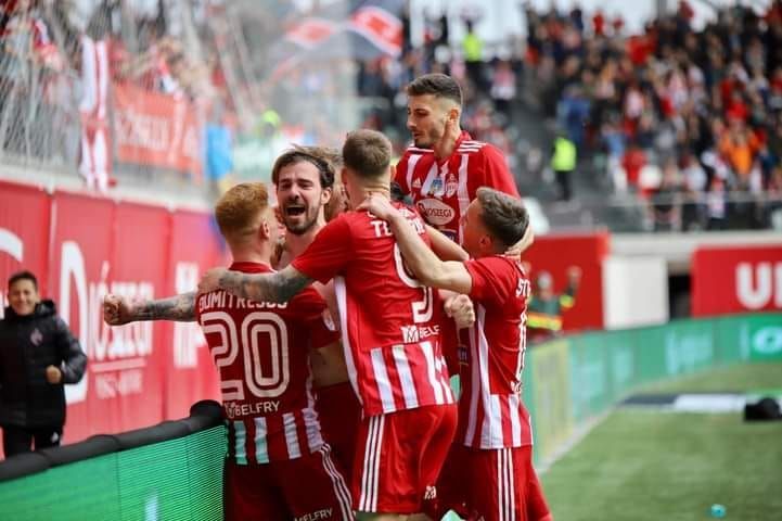 CFR Cluj și Craiova se bat pentru vedeta unui club din play-off! Internaționalul român mai este curtat de cluburi din străinătate_9
