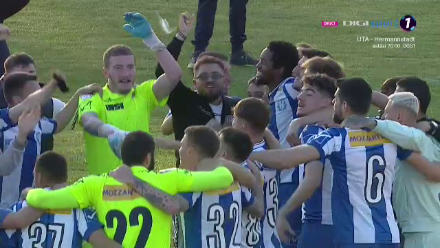 Imaginile bucuriei la Iași! Fanii au intrat pe teren, după fluierul final