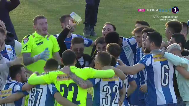 Imaginile bucuriei la Iași! Fanii au intrat pe teren, după fluierul final_6