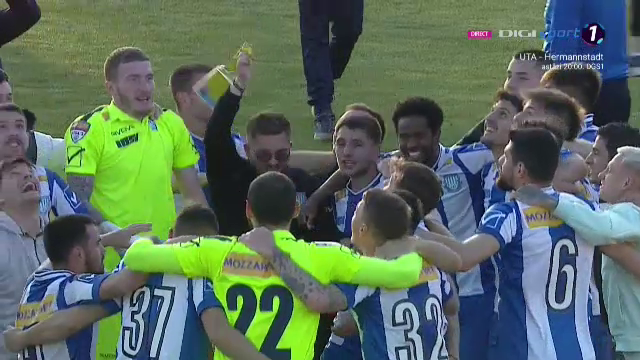 Imaginile bucuriei la Iași! Fanii au intrat pe teren, după fluierul final_8