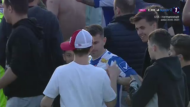 Imaginile bucuriei la Iași! Fanii au intrat pe teren, după fluierul final_35