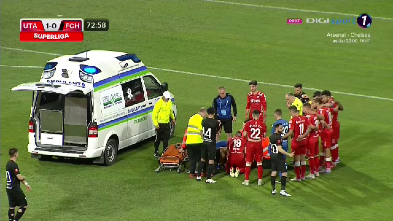 Situație tensionată în UTA - Hermannstadt. Puștiul Rareș Pop s-a prăbușit pe teren și a fost transportat de urgență la spital_13