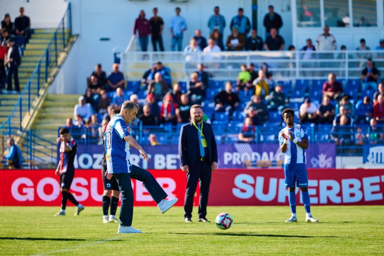 Fiesta grozavă! Imagini din vestiarul lui Poli Iași după promovarea în Superliga_8