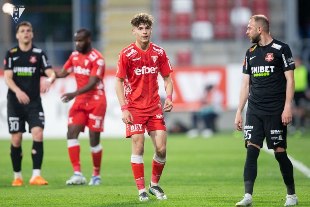 Anunțul clubului UTA despre starea lui Rareș Pop, care s-a prăbușit pe teren în meciul cu FC Hermannstadt_6