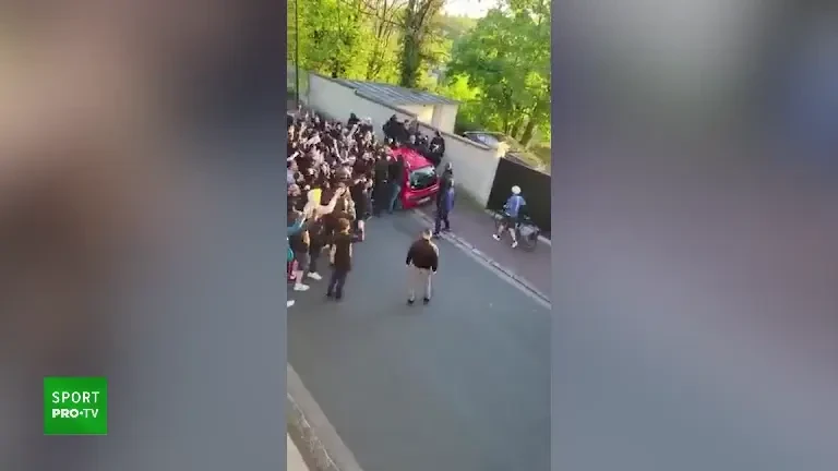 Fanii lui PSG au protestat &icirc;n fața clubului și a locuinței lui Neymar (04/05/2023)