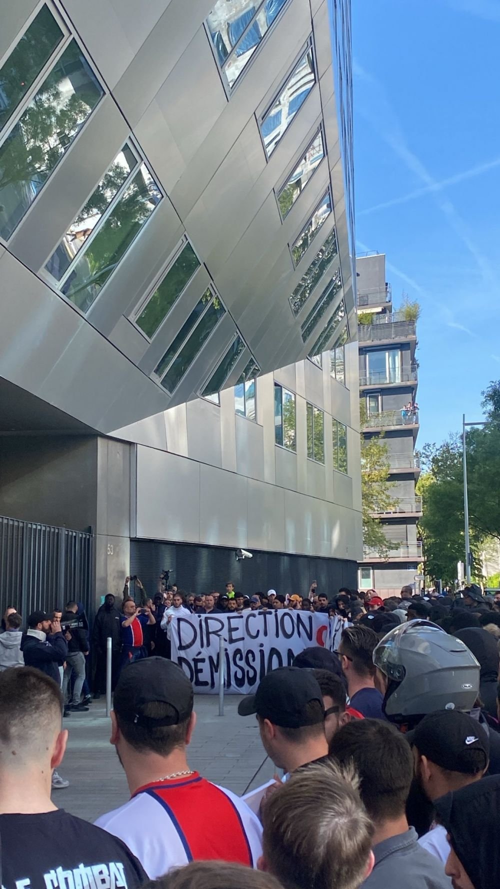 Reacția lui Neymar după ce suporterii la PSG au mers acasă și i-au cerut să plece: 