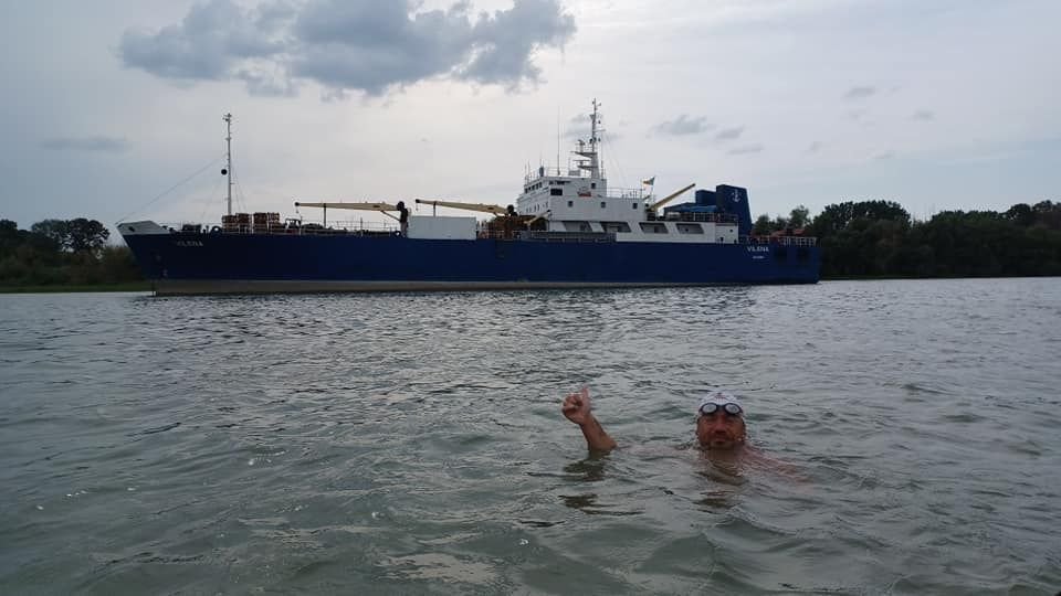 Avram Iancu a mai bifat o performanță! A traversat &icirc;not marea biblică despre care se spune că Iisus ar fi mers pe valurile sale