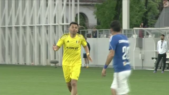 Elias Charalambous, ridiculizat de Nicolae Dică pe teren_4