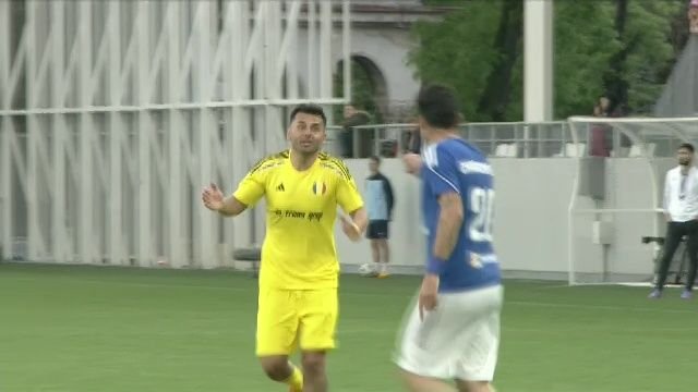 Elias Charalambous, ridiculizat de Nicolae Dică pe teren_8