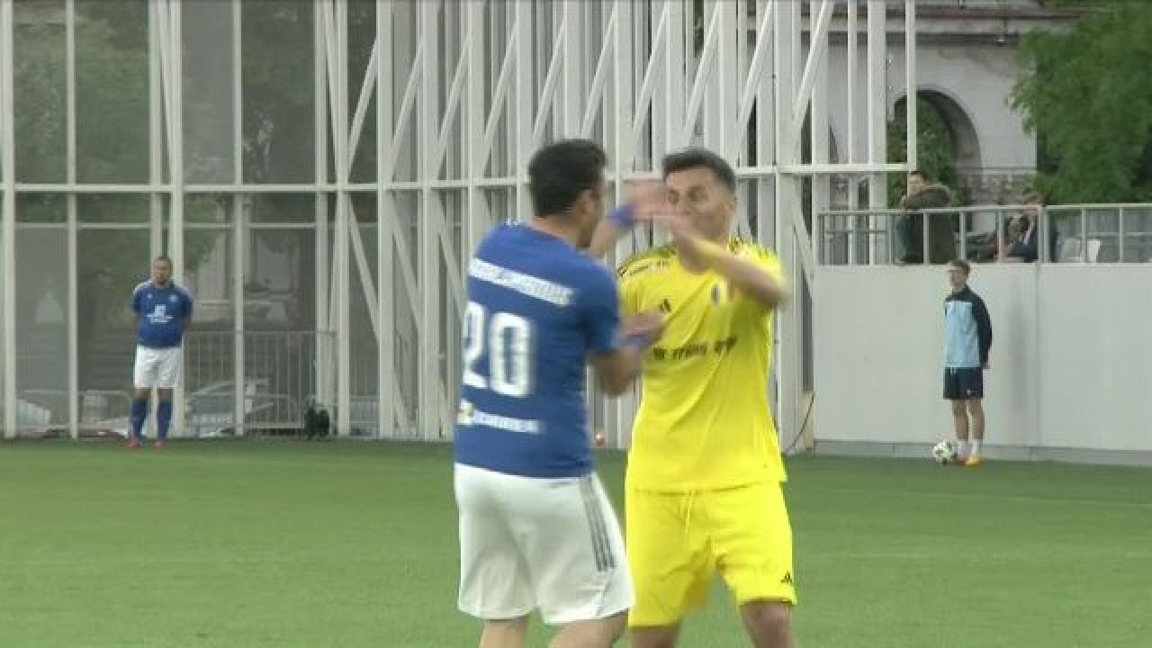 Elias Charalambous, ridiculizat de Nicolae Dică pe teren_10