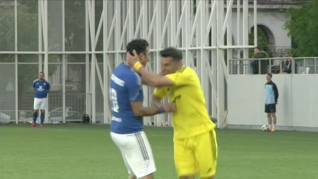 Elias Charalambous, ridiculizat de Nicolae Dică pe teren_12