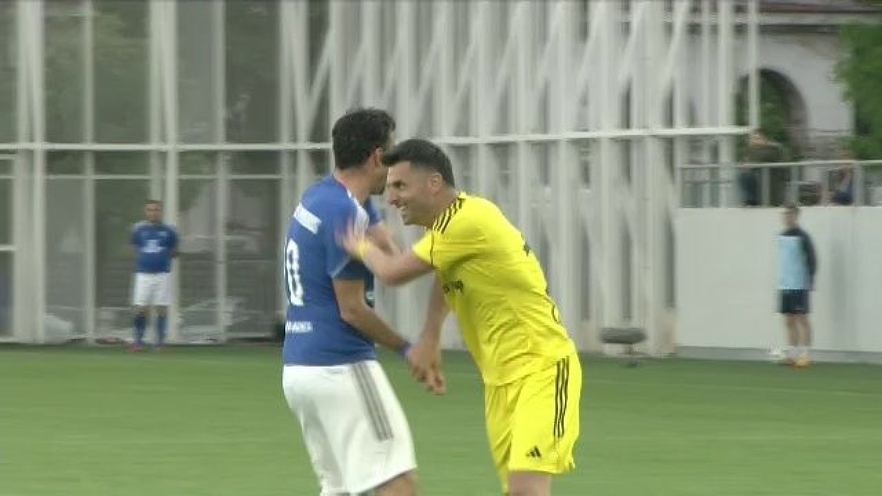 Elias Charalambous, ridiculizat de Nicolae Dică pe teren_13