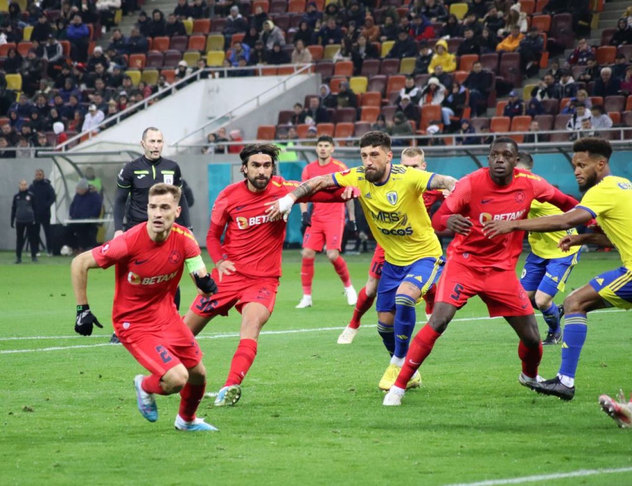 Ce jucători o pot părăsi pe FCSB în vară. Mulți rămân liberi de contract, alții sunt scoși la vânzare_8