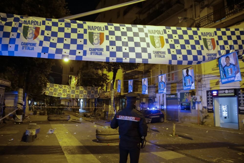 T&acirc;nărul &icirc;mpușcat &icirc;n stradă după ce Napoli a luat titlul era fiul unui șef al mafiei! Ce urmează
